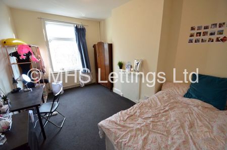 7 Bedroom Mid Terraced House for rent in Chestnut Avenue - Photo 3