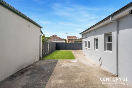 Tastefully Renovated - Photo 5