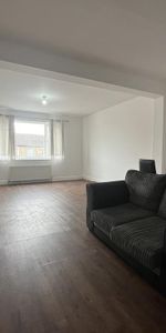 1 bedroom in a flat share to rent - Photo 4
