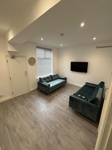 4 Bed Terraced House, Worthing Street, M14 - Photo 2