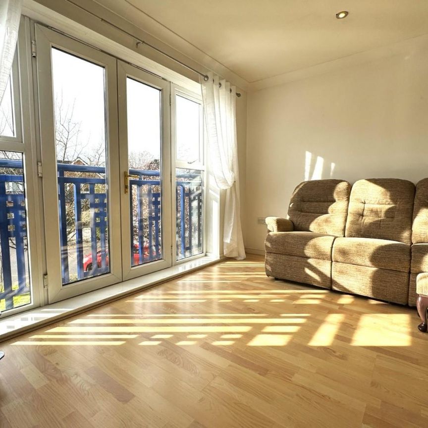2 bedroom Flat To Let - Photo 1