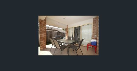 Spacious, Well Maintained, Family Abode ** Break Lease - Benefit From Initial 3 Months' Rent Under Market Price ** - Photo 3