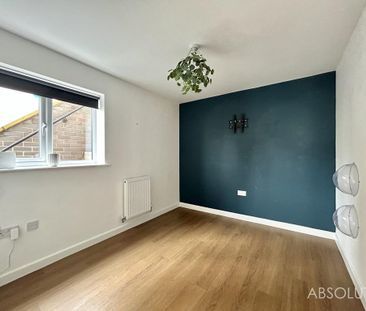 4 bedroom semi-detached house to rent - Photo 3