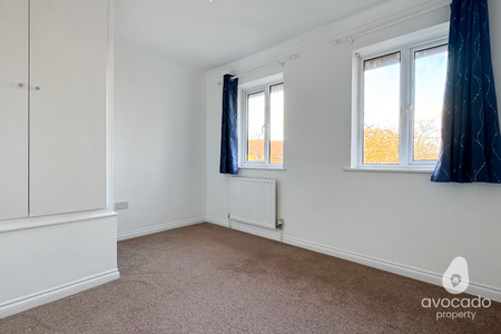 2 bed terraced house to rent in Horseshoe Crescent, Burghfield Common - Photo 3