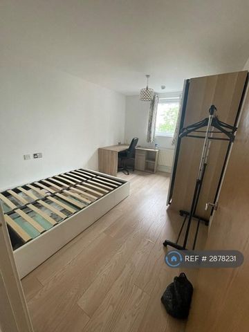 2 bedroom flat to rent - Photo 3