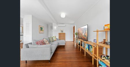 🌿 Modern Family Living in the Heart of Graceville - Photo 5