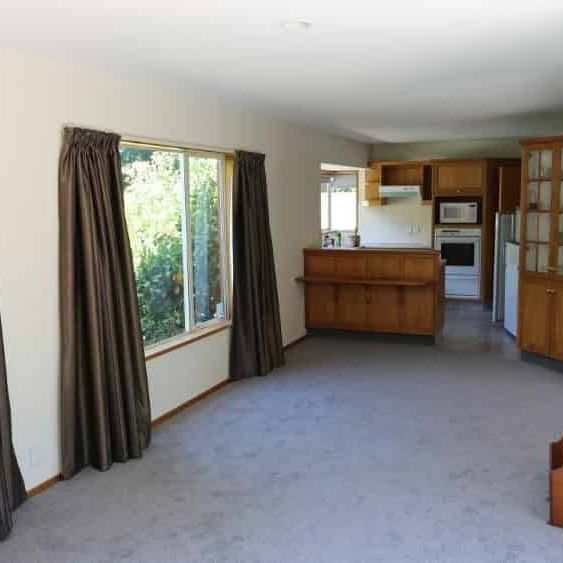 VERY PRIVATE & TIDY - 3 BEDROOM, 2 BATHROOM HOME - Photo 1