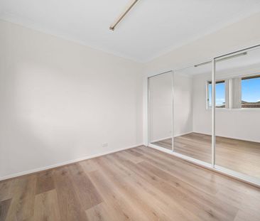 Modern Living in a Convenient Edensor Park Location - Photo 4