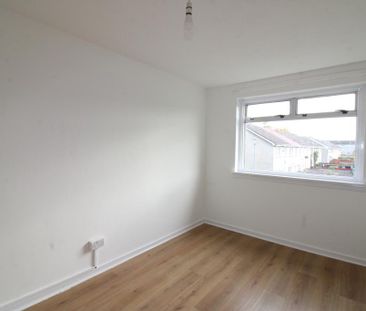 3 bedroom flat to rent - Photo 2