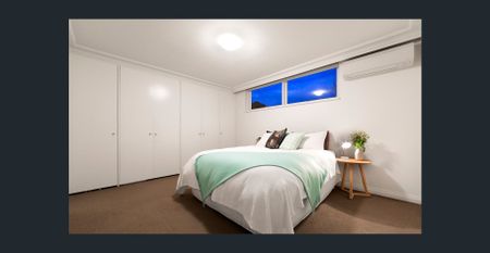 Modern Terrace Elegance in a Peaceful Fitzroy North Cul-de-Sac - Photo 3