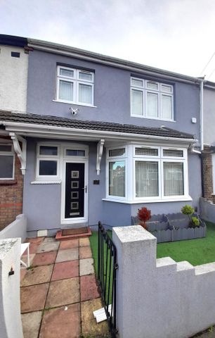 4 bedroom terraced house to rent - Photo 4