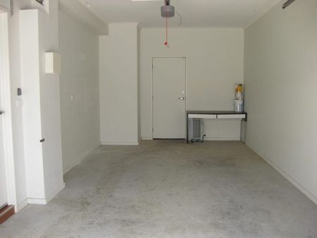 Modern 2 Bedroom Townhouse - Photo 4