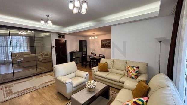 ﾃ始chiriere apartament 4 camere decomandat, Herﾄピtrﾄブ, 117 mp, 2 parcﾄビi - Photo 1