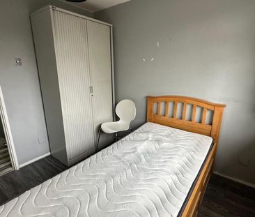 6 bedroom semi-detached house to rent - Photo 3