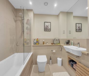 A first floor bright and modern one-bedroom apartment, with lift. P... - Photo 5