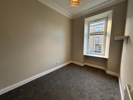 3 bedroom flat to rent - Photo 2