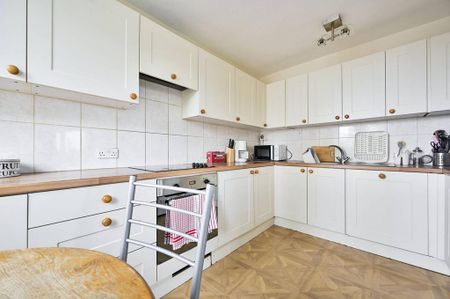 3 bedroom flat to rent - Photo 5