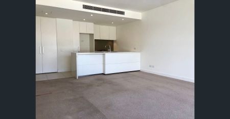 A large Apartment with a convenient location and view - Photo 4