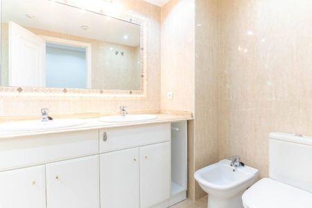 4 room luxury Apartment for rent in Alicante, Spain - Photo 4