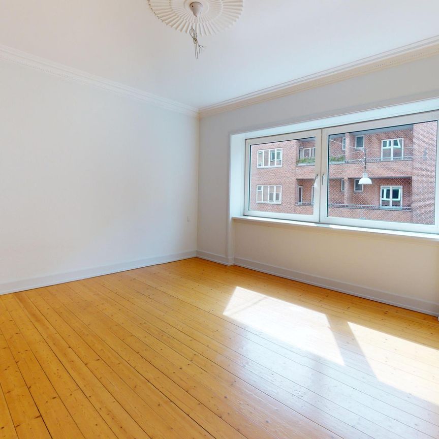 <b>Centralt byliv og rolig altanhygge – perfekt delelejlighed til to</b> - Foto 1