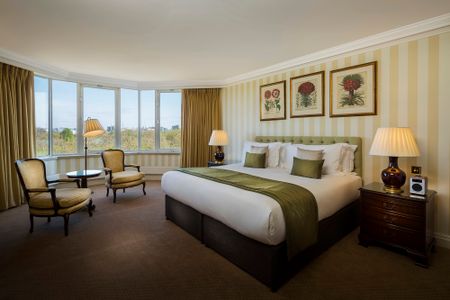 A Deluxe Four-Bedroom Apartment in South Kensington, London, W8 - Photo 5