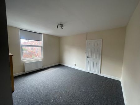 2 Bed Terraced House, Woodview Mount, LS11 - Photo 3