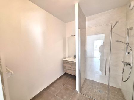 Location Appartement 2 pièces 42m² LES SABLES D’OLONNE 85340 - Photo 4