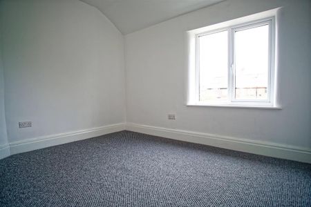 3 bedroom end of terrace house to rent - Photo 3