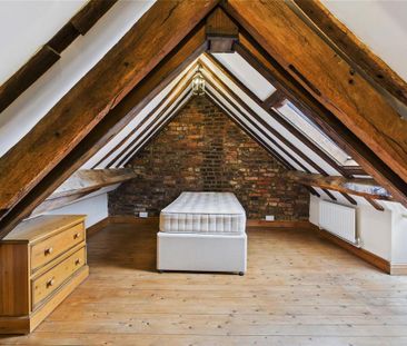 2 bedroom mews to rent - Photo 6