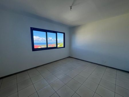 Location Appartement 3 pièces 90m² ST JOSEPH 97480 - Photo 2