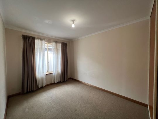 Large 4 Bedroom Home with 2 Living Areas! - Photo 1