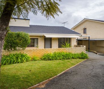 BEAUTIFUL VILLA IN WELL MAINTAINED COMPLEX - Photo 1