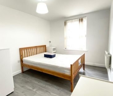 3 bedroom apartment to rent - Photo 4