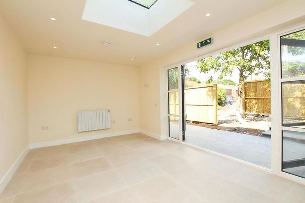 7 bedroom semi-detached house to rent - Photo 1