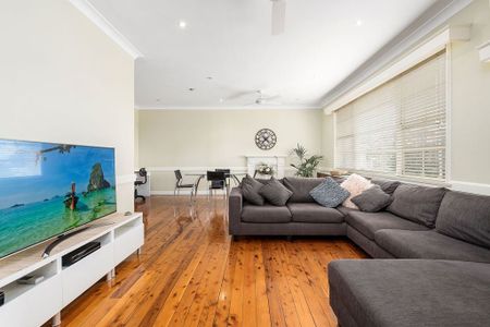 Beautifully Presented Home in Sought-After Elizabeth Macarthur Estate - Photo 2