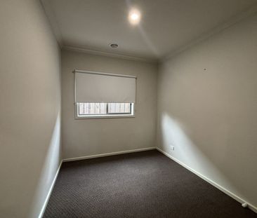 16 Sudbury St, Mickleham, Vic 3064 - Photo 6