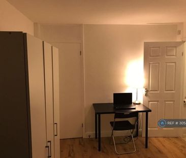 1 bedroom in a house share to rent - Photo 3