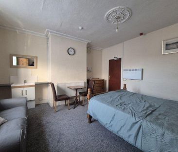 Studio to rent - Photo 2