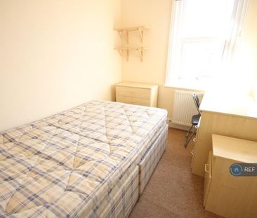 6 bedroom detached house to rent - Photo 3