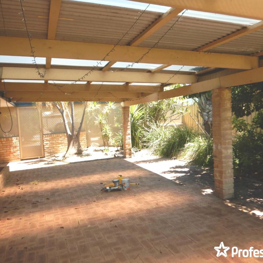 65 Forest Lakes Drive, Thornlie WA 6108 - Photo 1