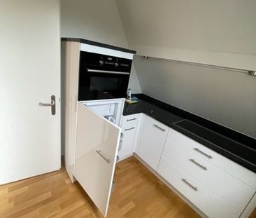 Gemütliche Dachwohnung im Herzen von Dietikon befristet - Photo 1