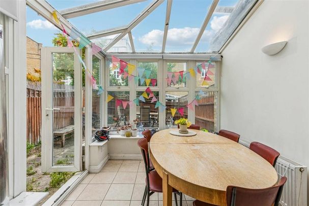 4 bedroom terraced house to rent - Photo 1