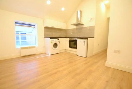 High Street, Staines-upon-thames, Surrey, TW18 - Photo 3