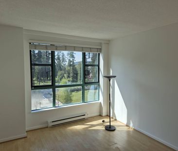 703-3071 Glen drive - Photo 4