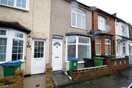 3 bedroom terraced house to rent - Photo 4