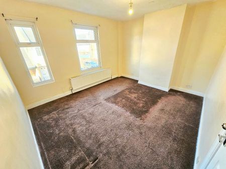 3 bedroom terraced house to rent - Photo 4