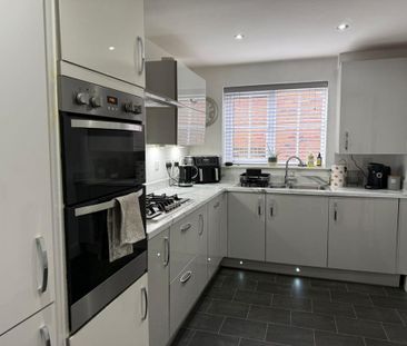 3 bedroom semi-detached house to rent - Photo 3