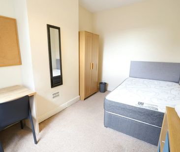 Terraced House to rent on - Photo 5