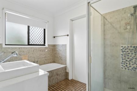 FOUR BEDROOM ONE BATHROOM HOME IN PRIME LOCATION - Photo 4