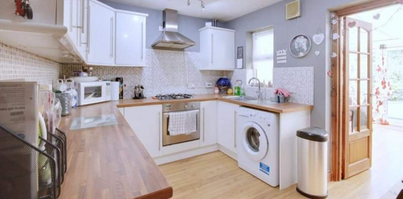 1 bedroom in a house share to rent - Photo 2